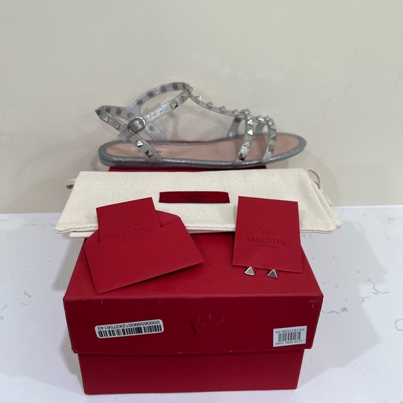 Valentino Garavani Rockstud Silver Glitter PVC Sandal - Picture 12 of 17